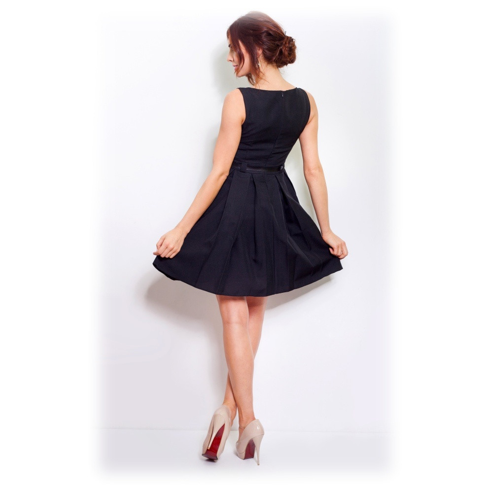 Dámské společenské šaty se a páskem středně dlouhé černé Černá model 15042334 - numoco Velikost: L, Barvy: černá