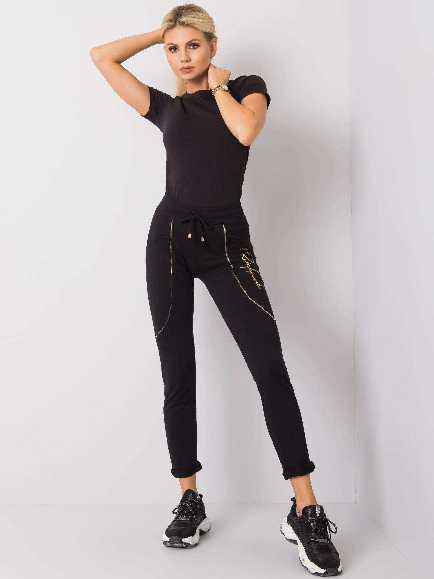 Dámské teplákové kalhoty model 17188792 M černá se zlatou - FPrice
