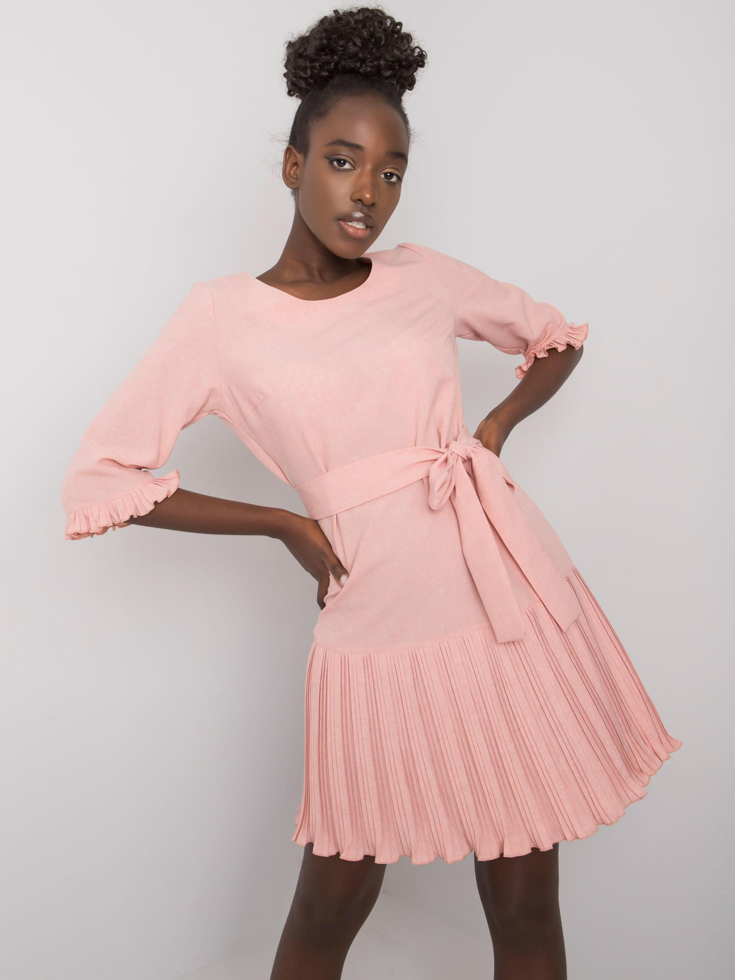 Dámské šaty model 17231509 38 pudrově růžová - FPrice