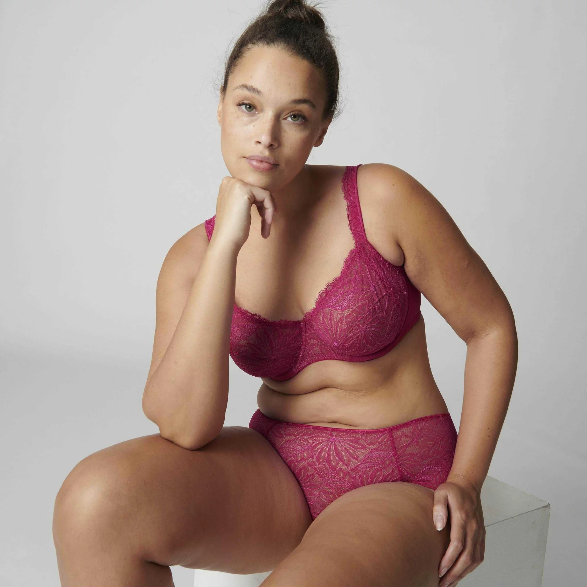 Podprsenka Simone Perele balkonetka 75C malinová (obrázek 3)