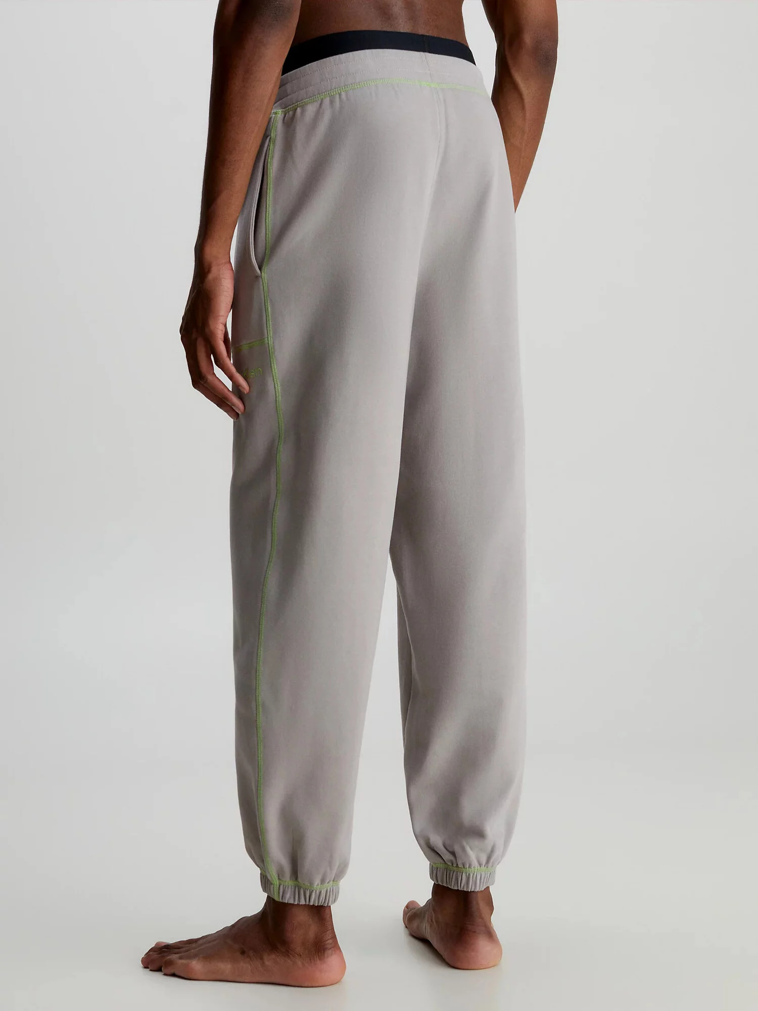 Pánské teplákové kalhoty NM2459E PET béžová - Calvin Klein M (obrázek 4)