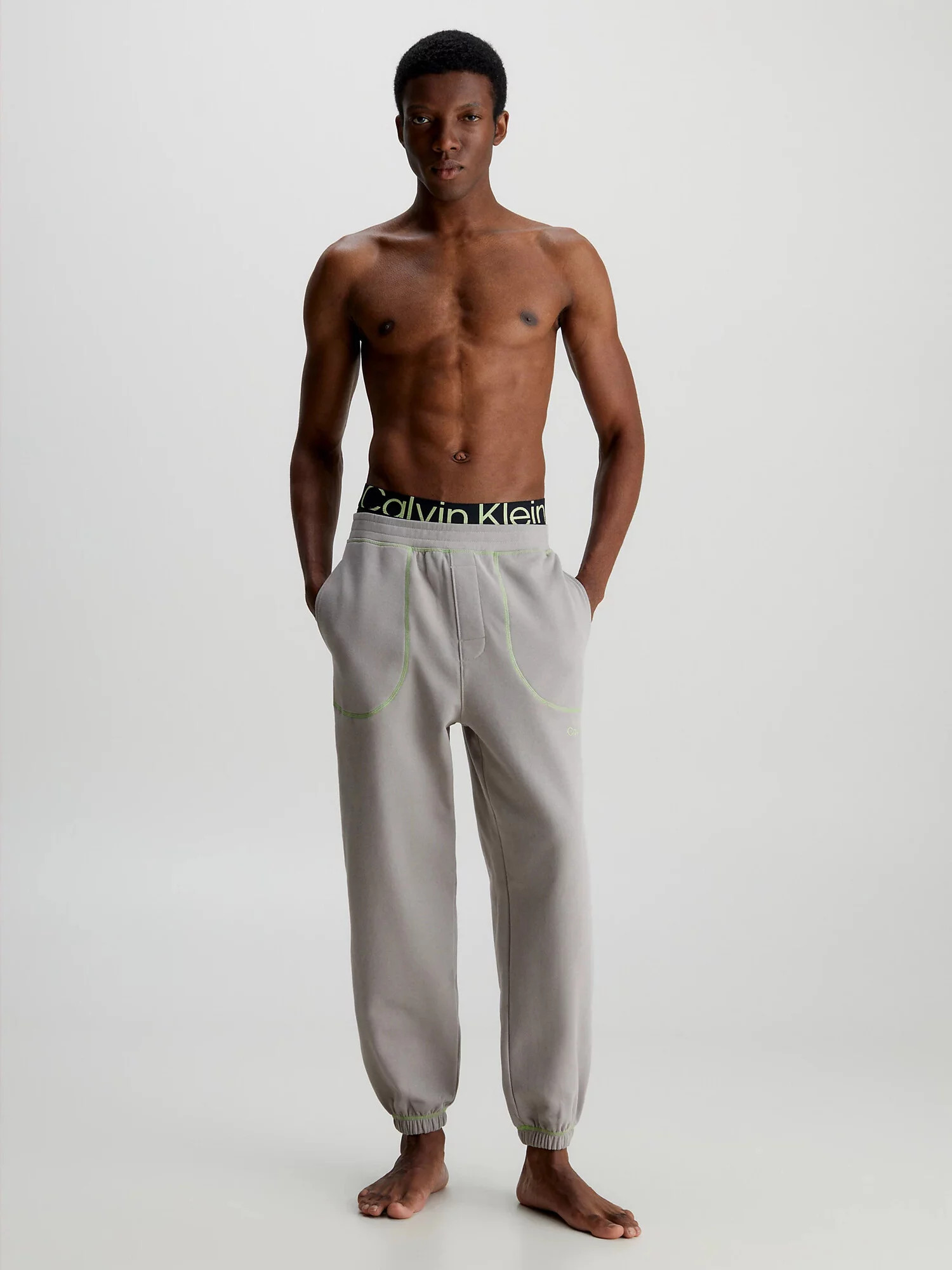 Pánské teplákové kalhoty NM2459E PET béžová - Calvin Klein M (obrázek 5)