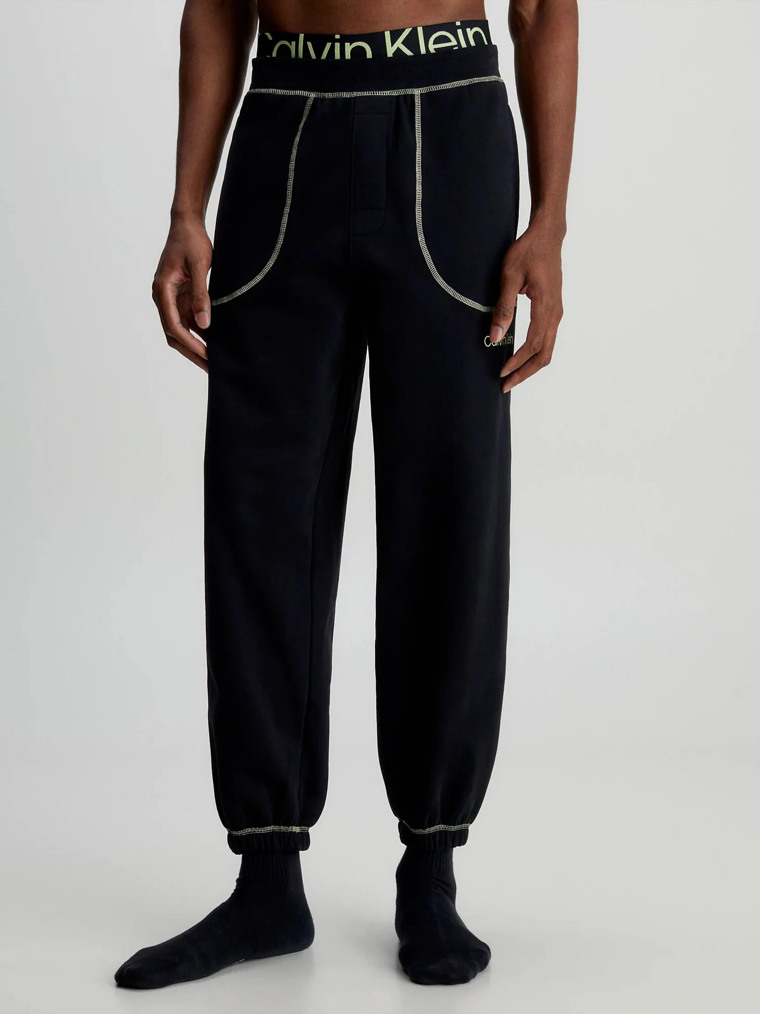Pánské teplákové kalhoty NM2459E UB1 černé - Calvin Klein L (obrázek 5)