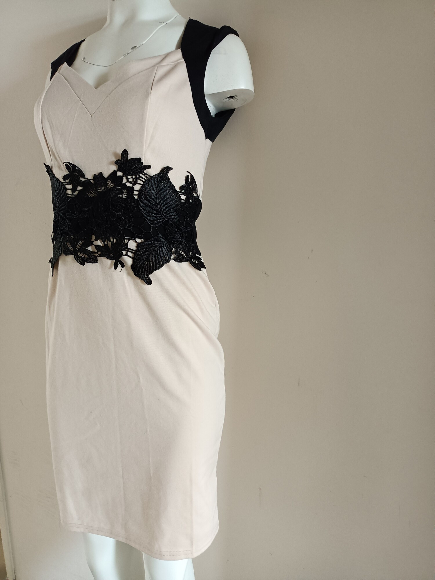 Dámské šaty 18536 černo-béžové - Koucla 40