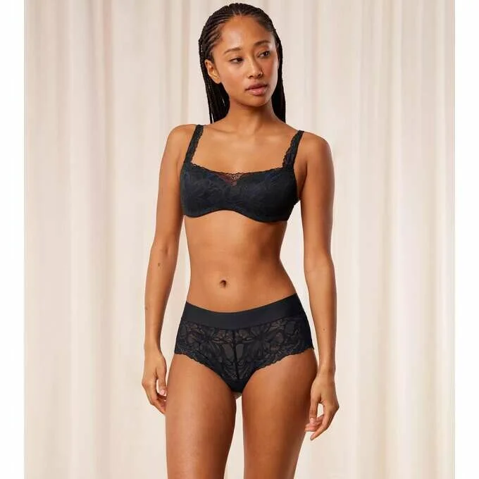 Dámské kalhotky Body Make-Up Illusion Lace Shorty - Triumph černá (0004) 044 (obrázek 2)