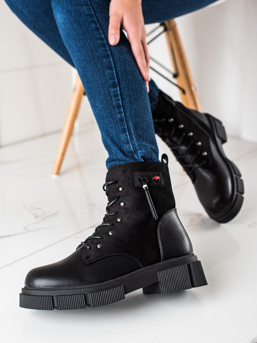 Pohodlné dámske čierne členkové topánky s plochým podpätkom 37