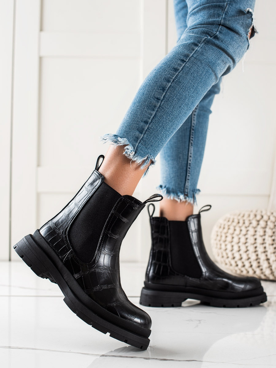 Výborné černé kotníčkové boty dámské na plochém podpatku 36