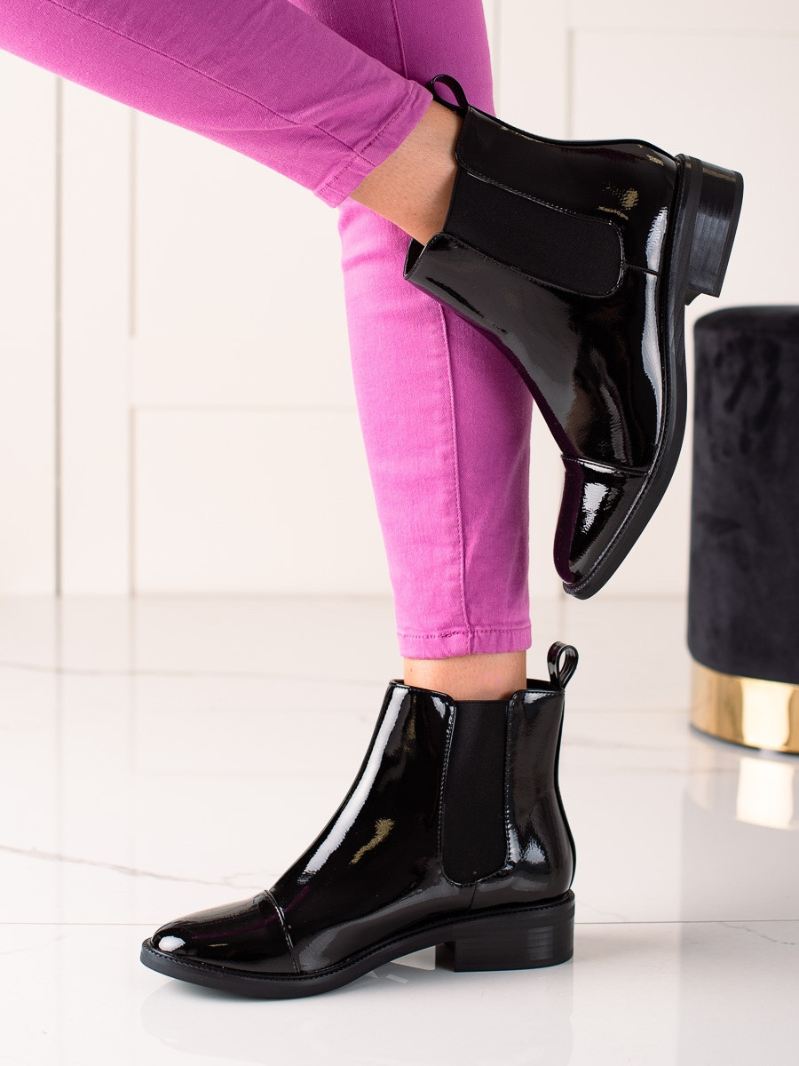 Designové černé kotníčkové boty dámské na plochém podpatku 36