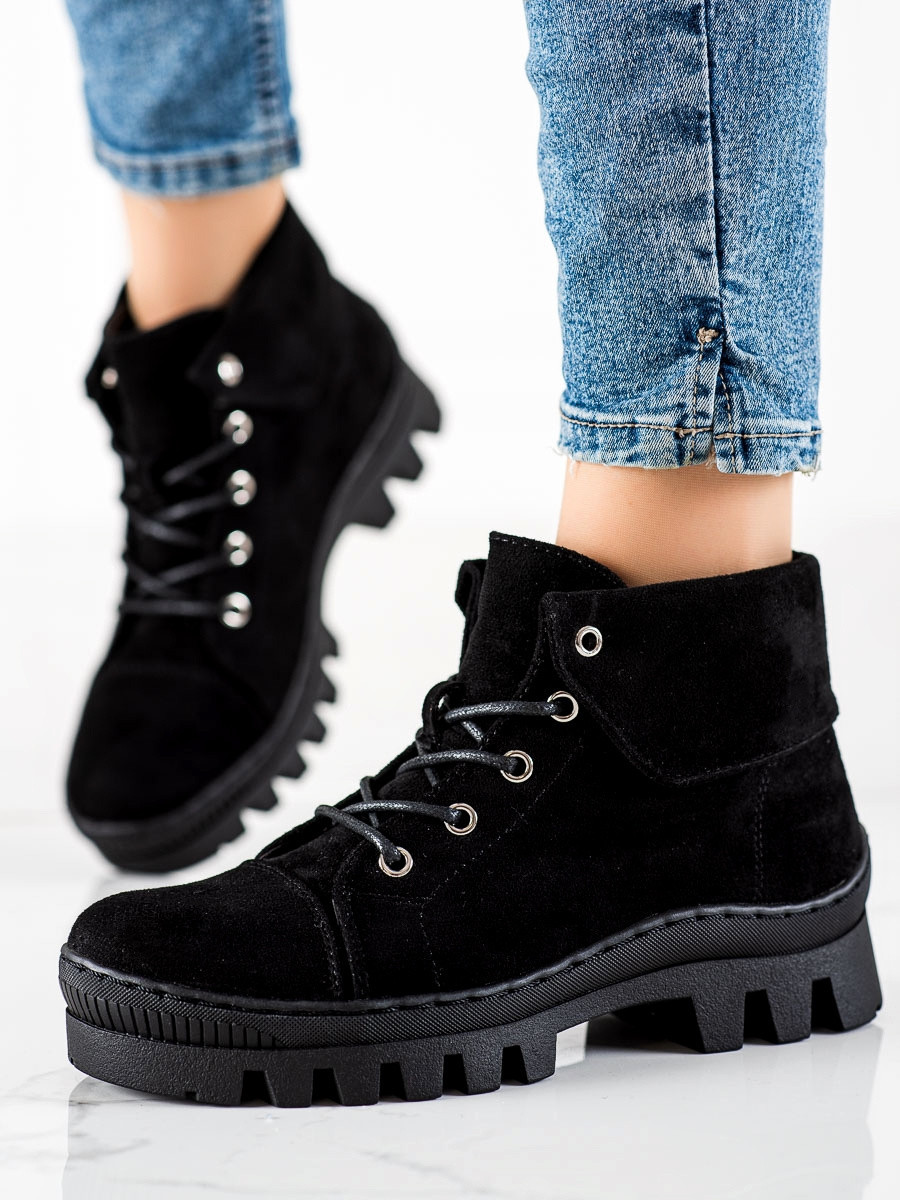 Designové kotníčkové boty dámské černé na plochém podpatku 37