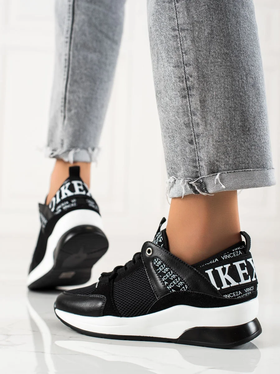Pekné dámske čierne tenisky bez podpätku 37