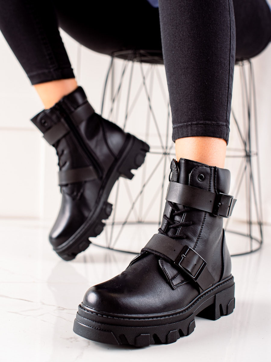 Komfortní dámské černé kotníčkové boty na plochém podpatku 36
