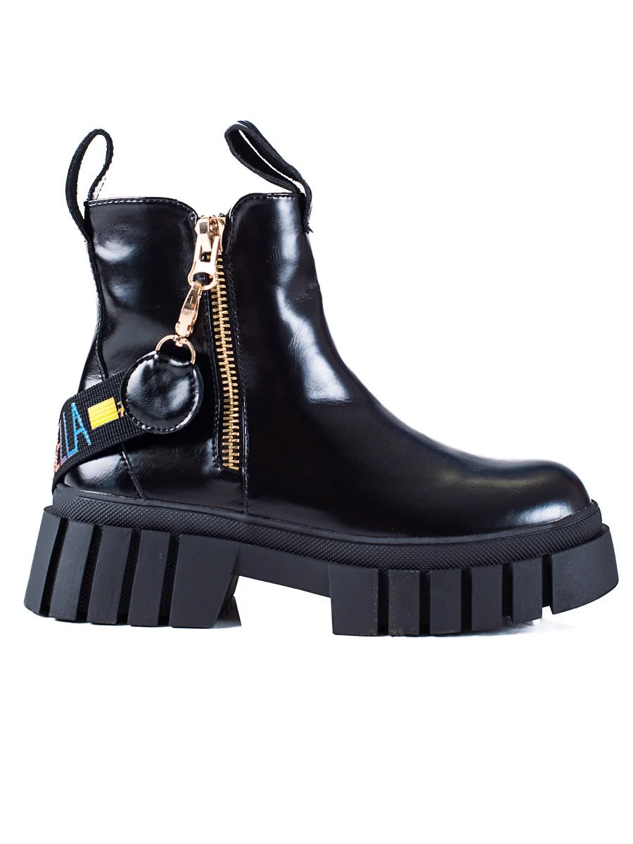 Módne dámske čierne členkové topánky na plochom podpätku 38