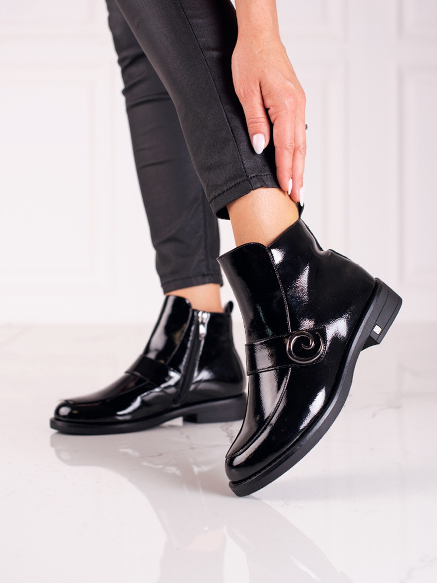 Moderní kotníčkové boty dámské černé na plochém podpatku 37