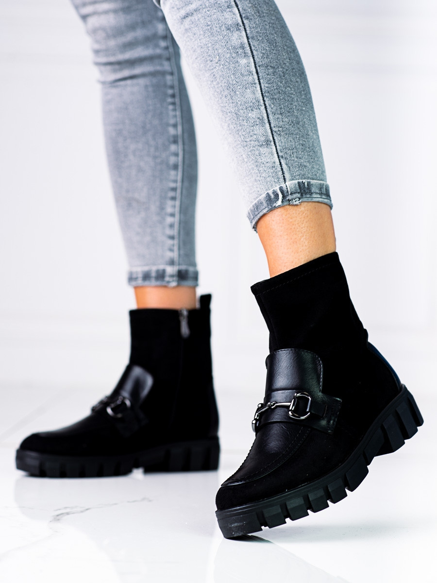 Komfortní černé dámské kotníčkové boty na plochém podpatku 37