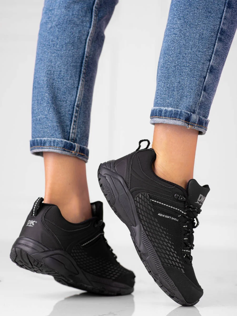 Pekná dámska treková obuv čierna bez podpätku 38