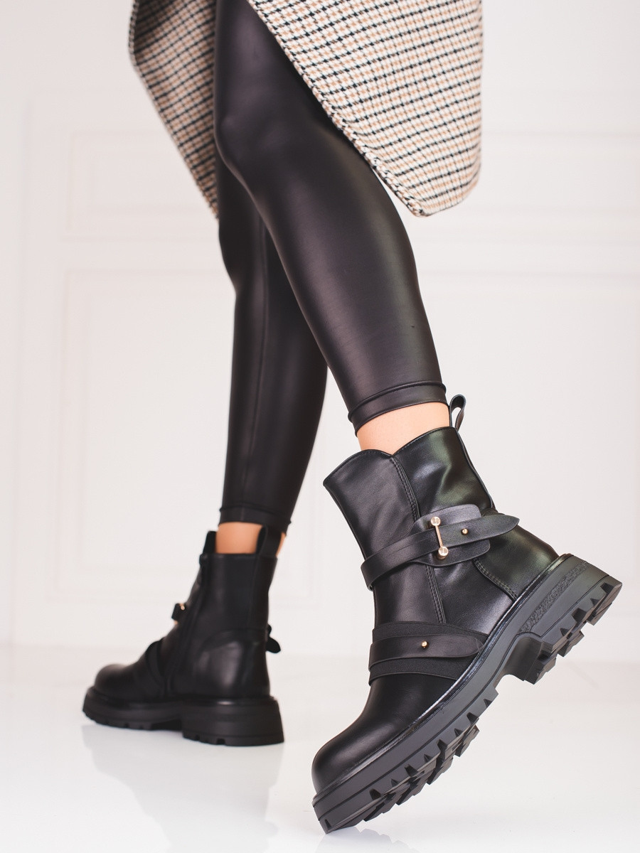 Trendy dámské černé kotníčkové boty na plochém podpatku 39