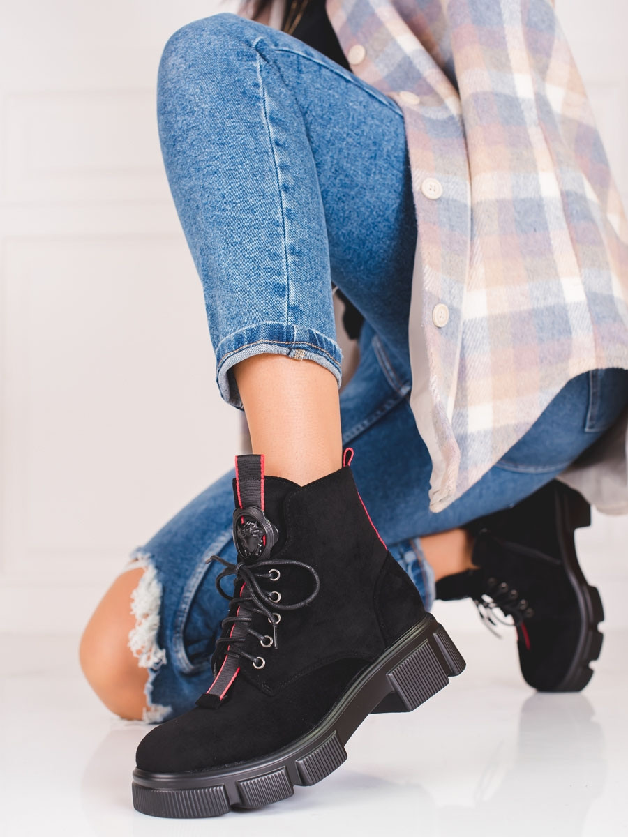 Praktické kotníčkové boty dámské černé na plochém podpatku 40