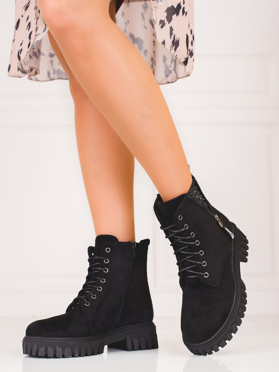 Výborné černé kotníčkové boty dámské na plochém podpatku 38