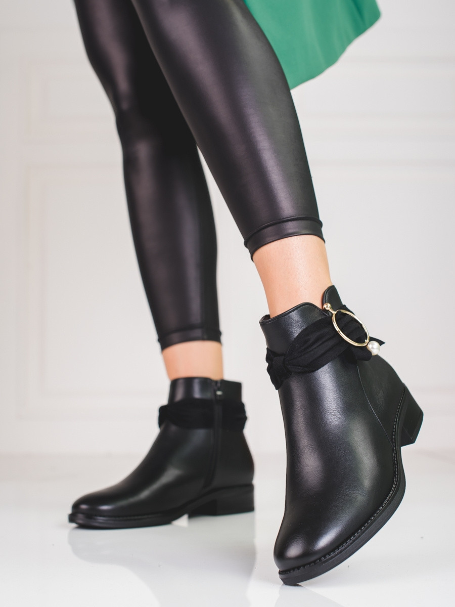 Luxusní černé dámské kotníčkové boty na plochém podpatku 38