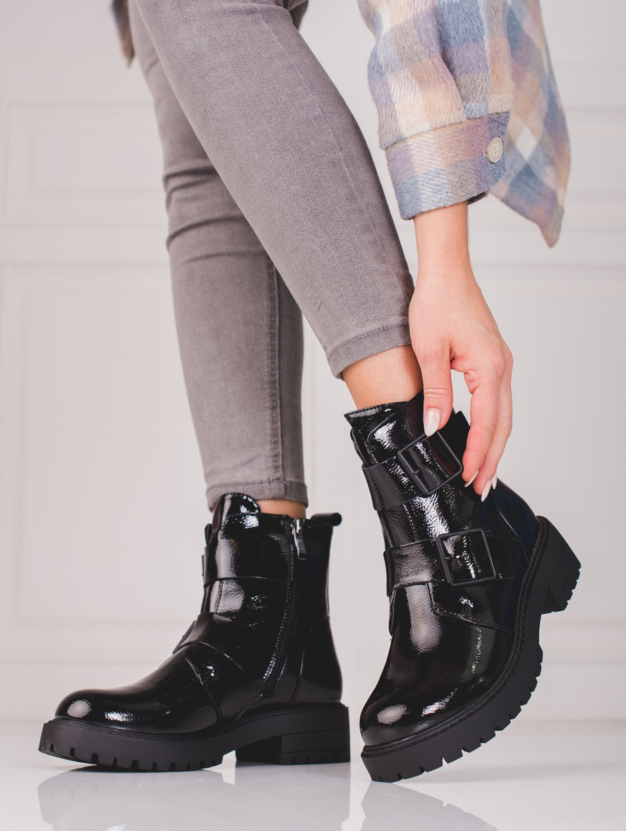 Krásné černé kotníčkové boty dámské na plochém podpatku 40