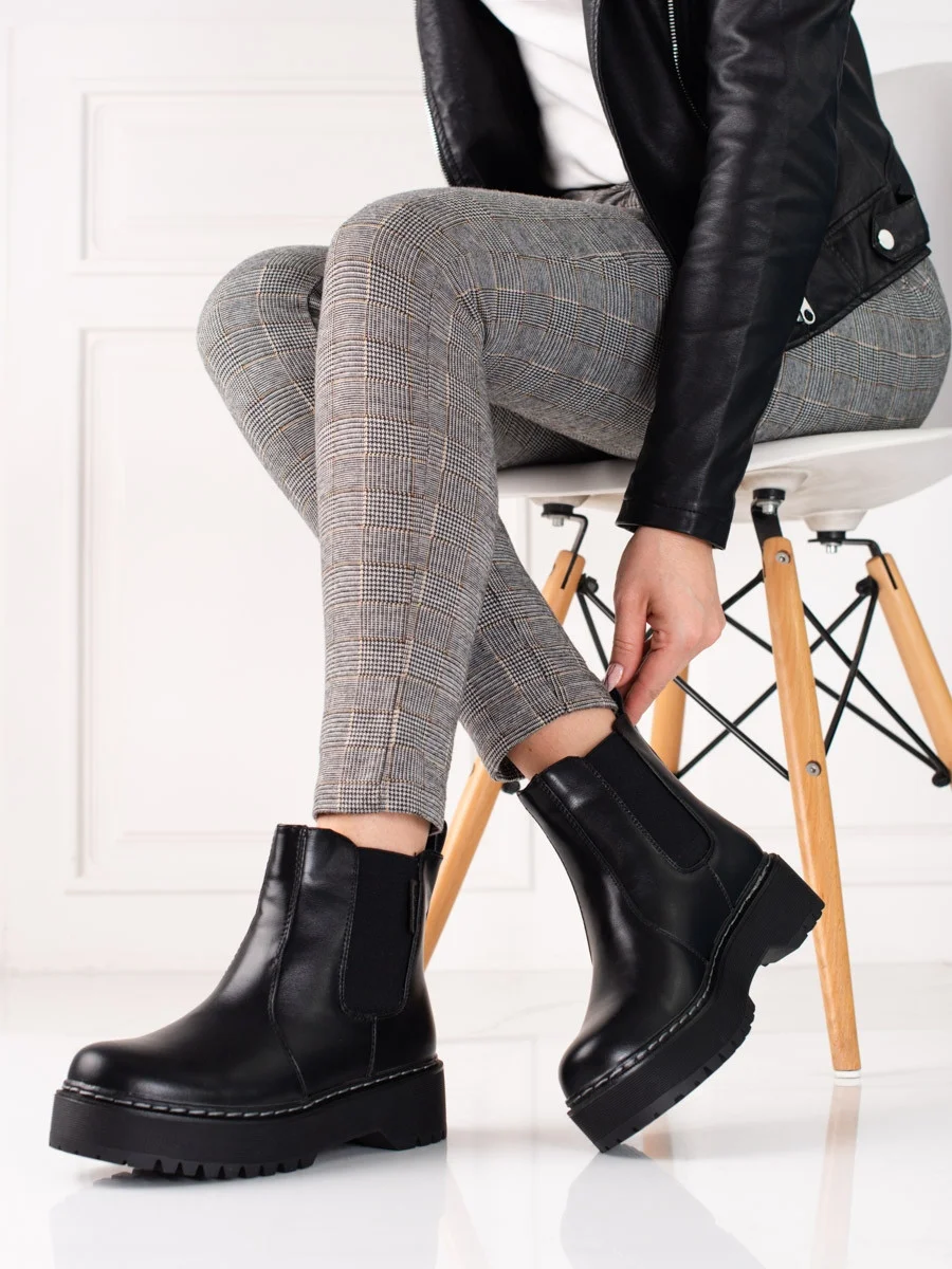 Štýlové dámske členkové topánky s plochým podpätkom 37