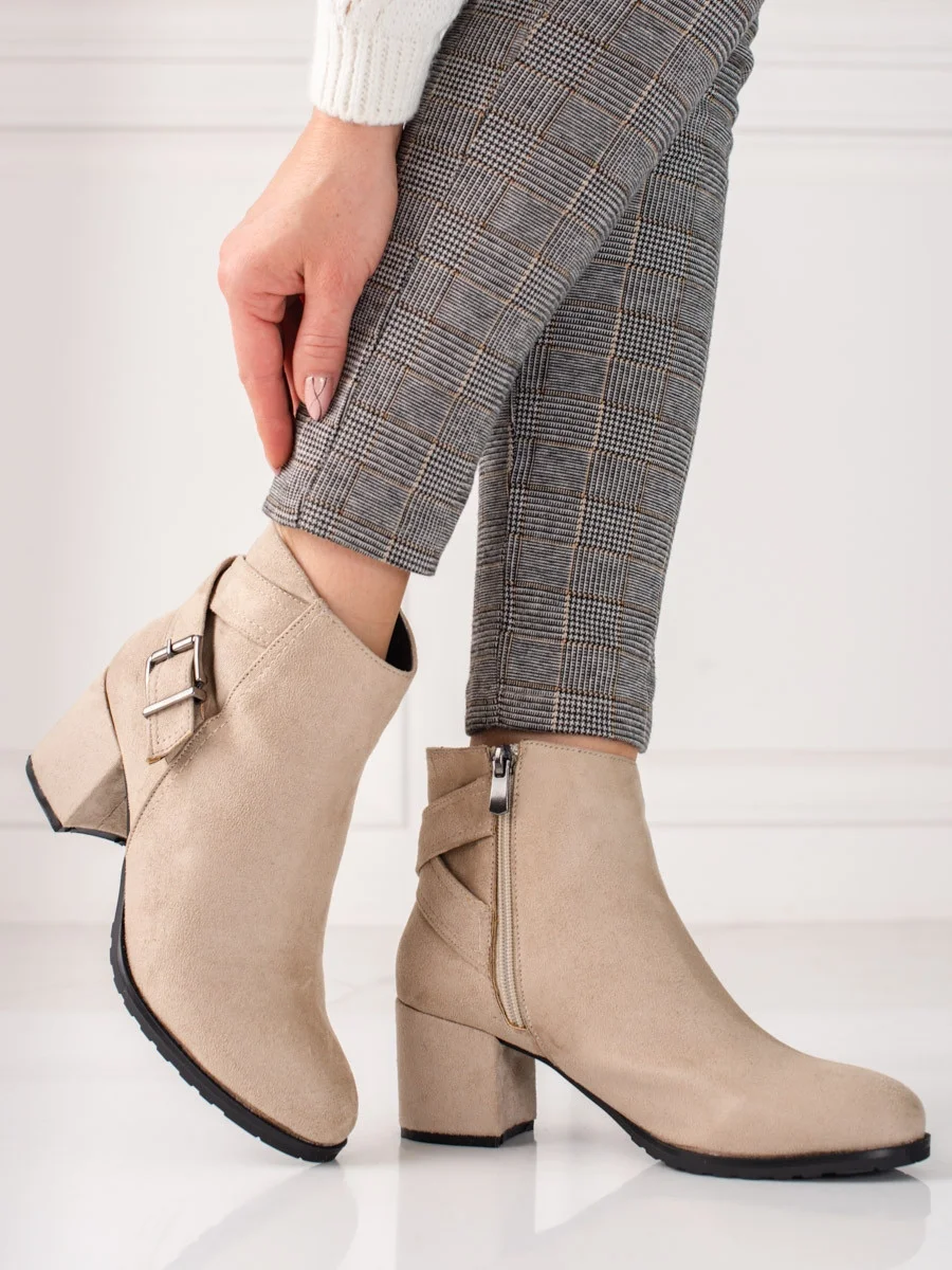 Krásne dámske hnedé členkové topánky na širokom podpätku 37