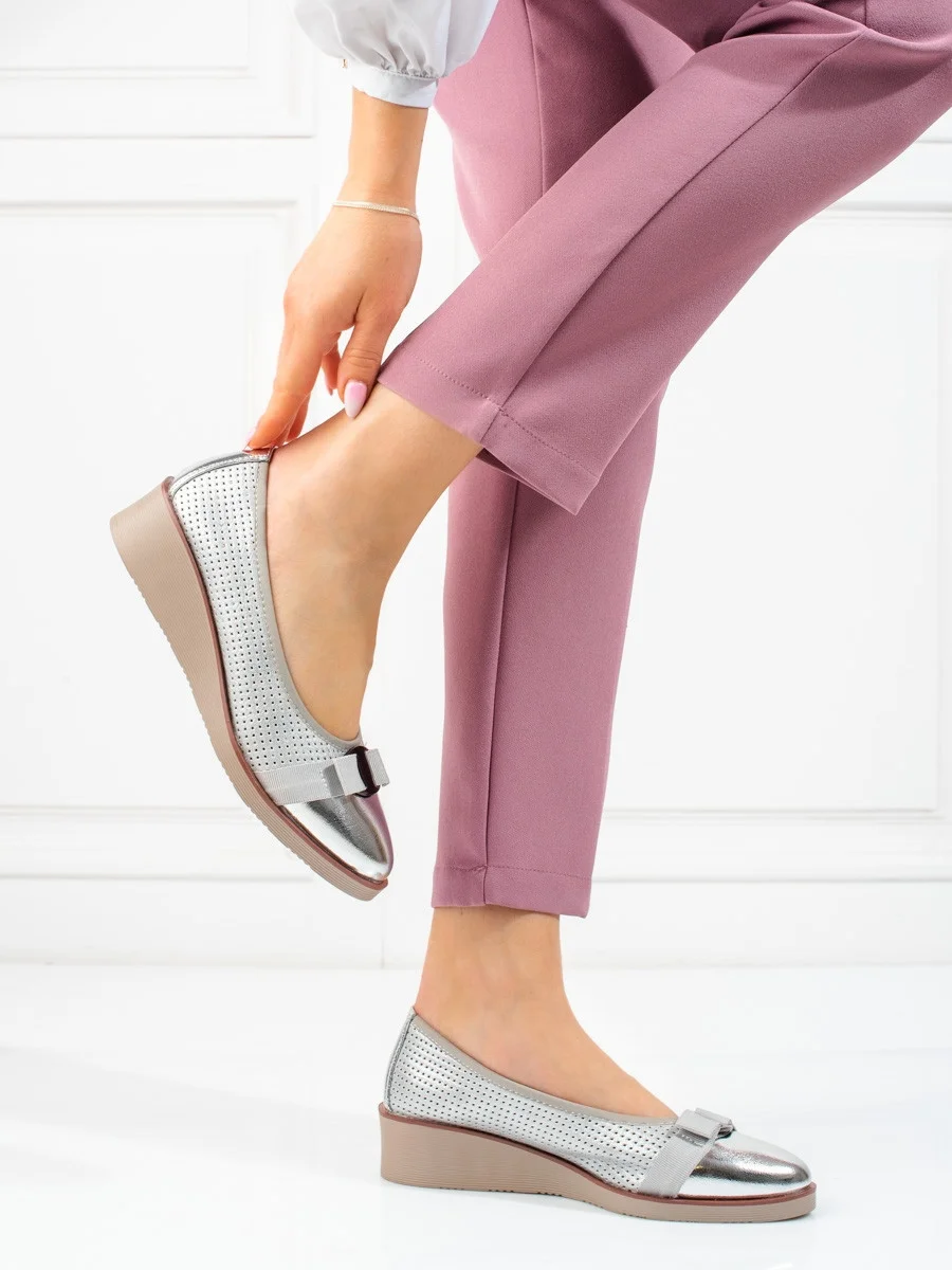 Moderné lodičky Srebrny dámske na kline 37