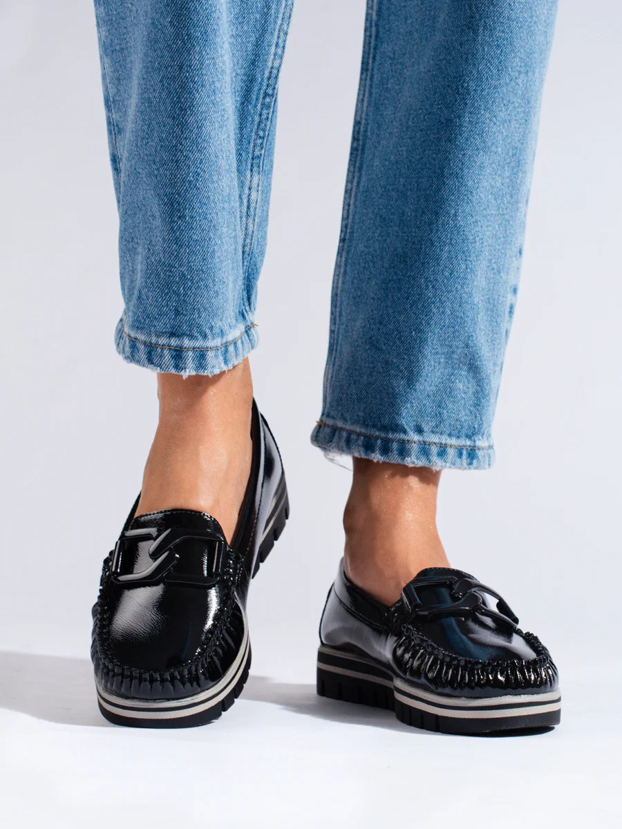 Zaujímavé čierne dámske mokasíny na platforme 36