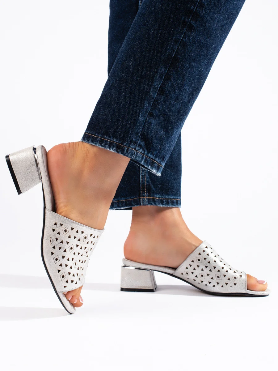 Luxusné strieborné dámske papuče na širokom podpätku 39
