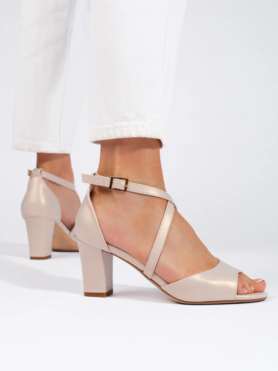 Originálne dámske zlaté sandále na širokom podpätku 36