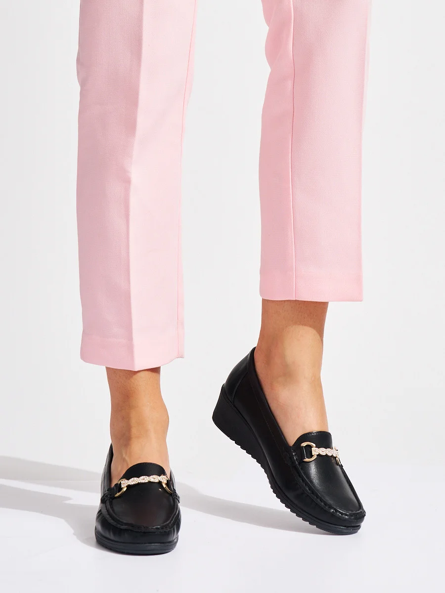 Módne dámske čierne mokasíny na klin 36