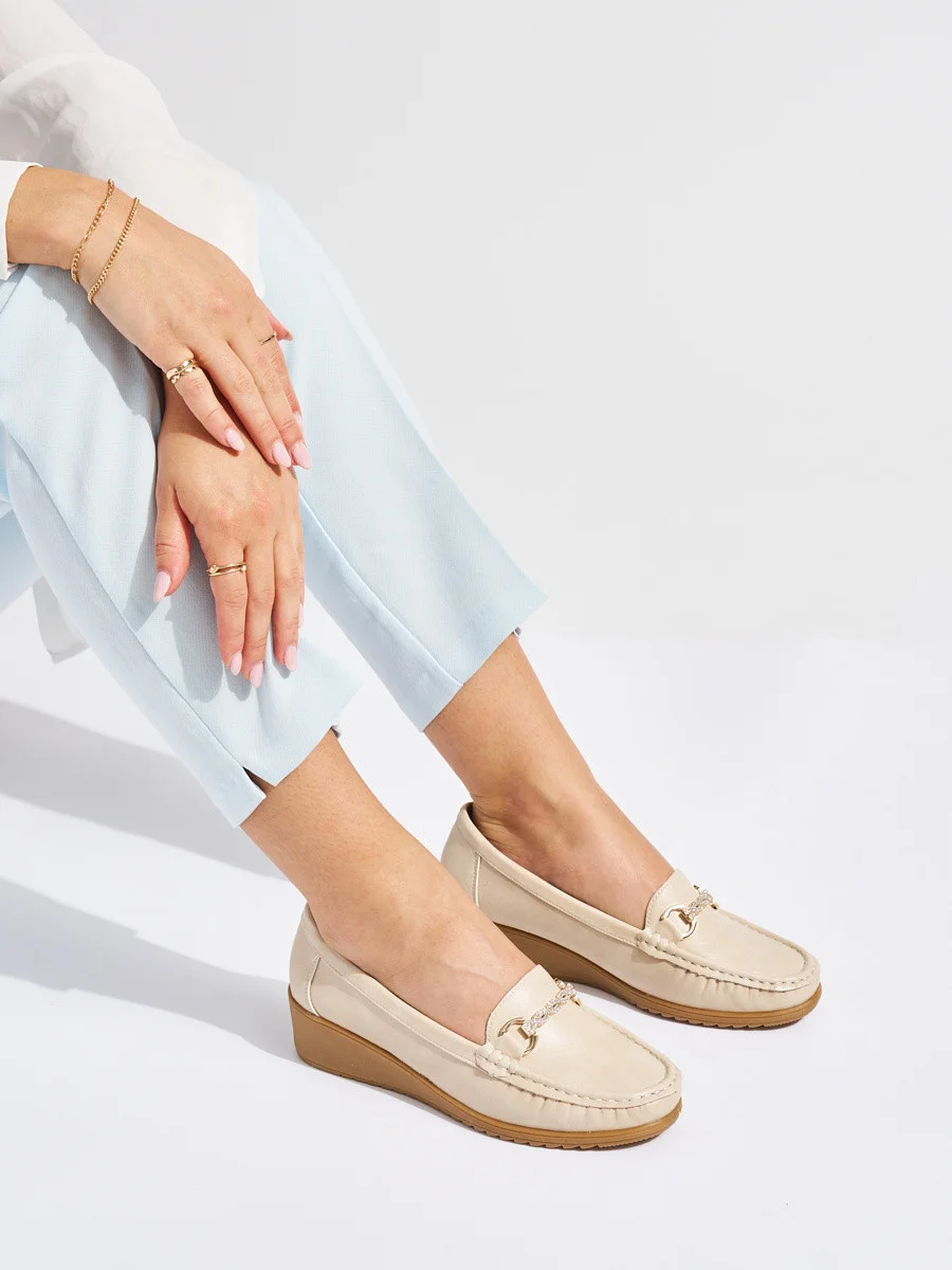 Jedinečné hnedé dámske mokasíny na klin 36