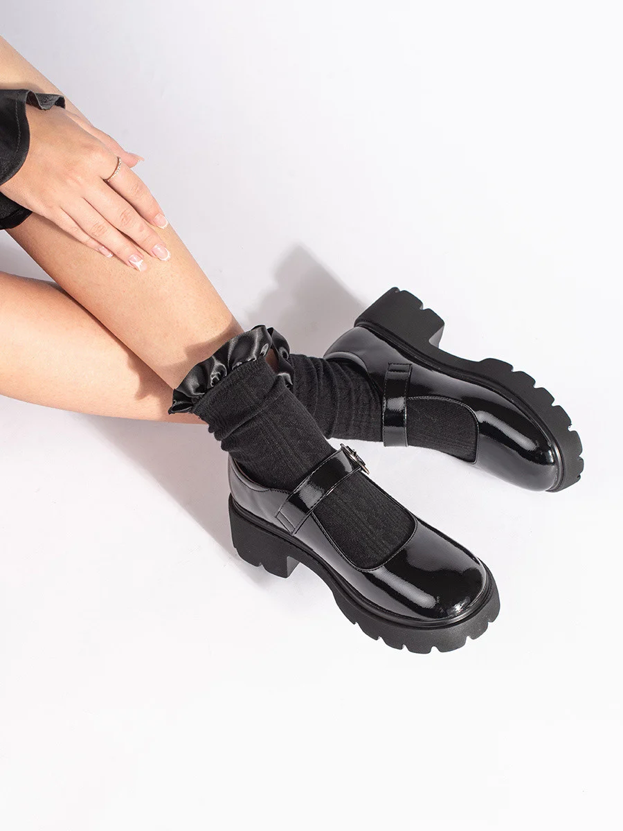 Praktické čierne dámske mokasíny na platforme 39