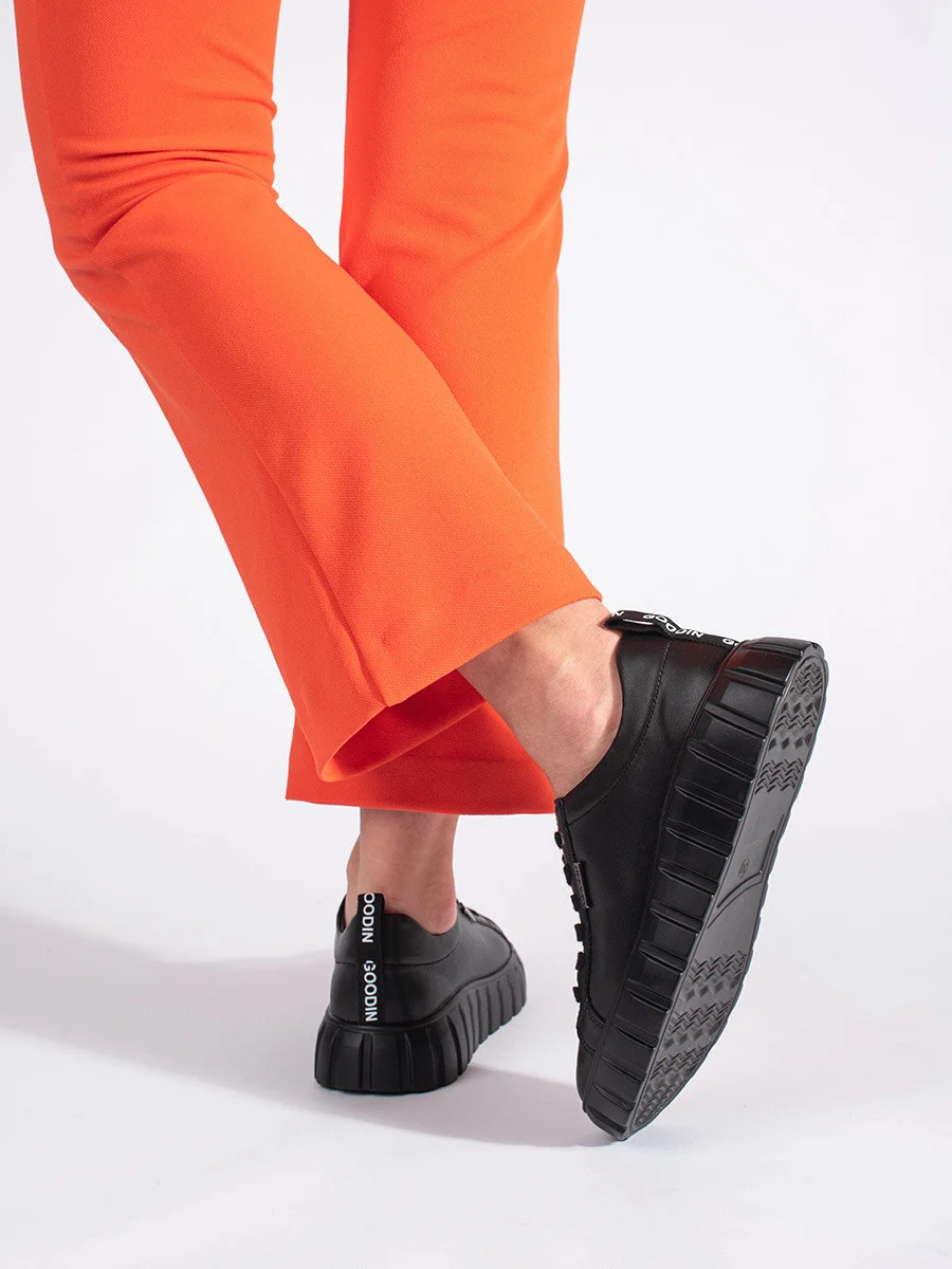 Módne dámske čierne topánky na platforme 36