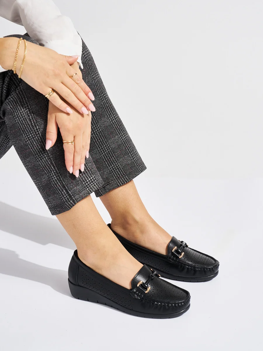 Luxusné čierne dámske mokasíny na platforme 36