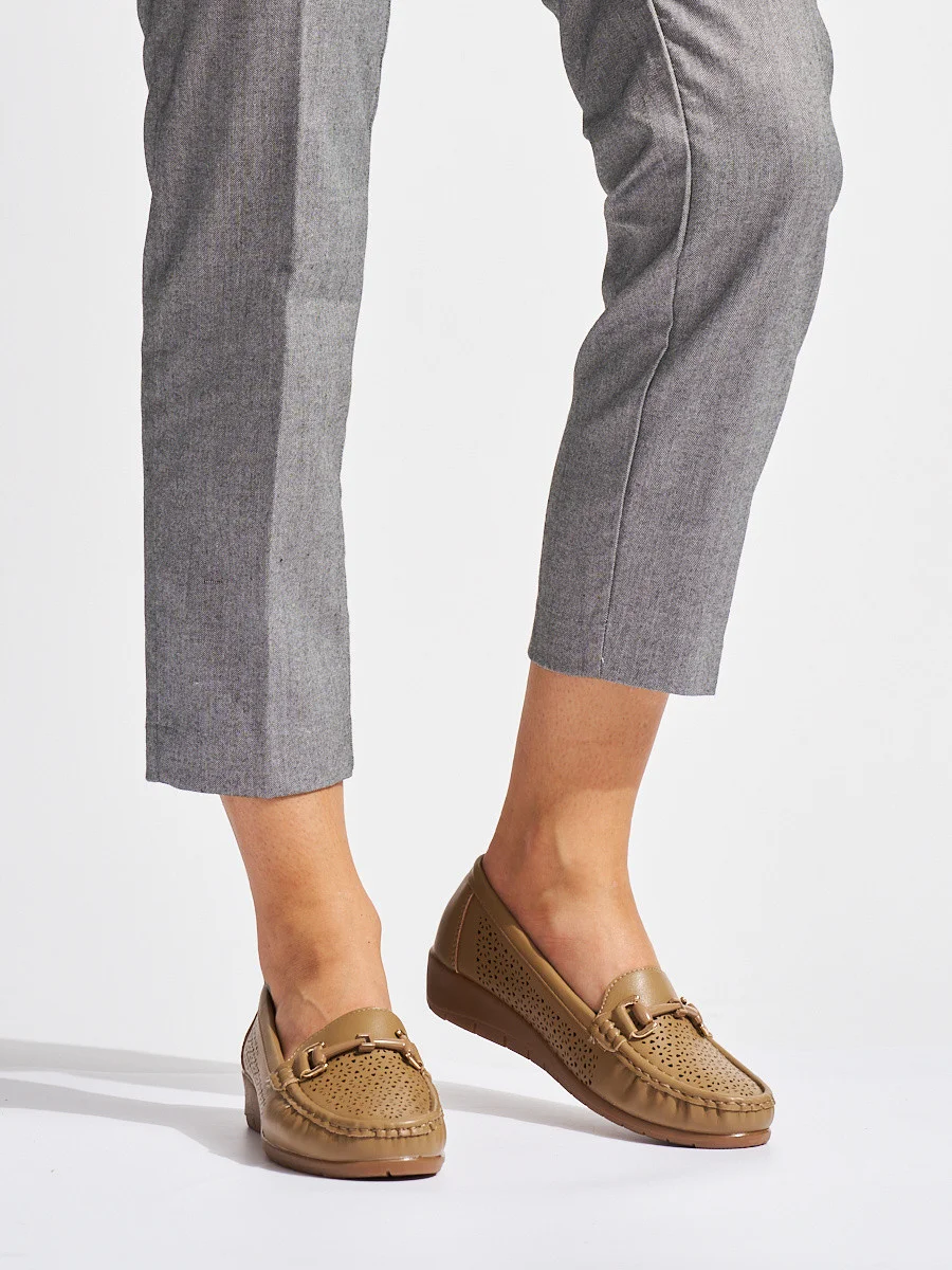 Praktické hnedé dámske mokasíny na platforme 36