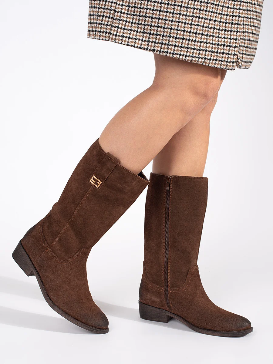 Klasické hnedé dámske čižmy na širokom podpätku 36