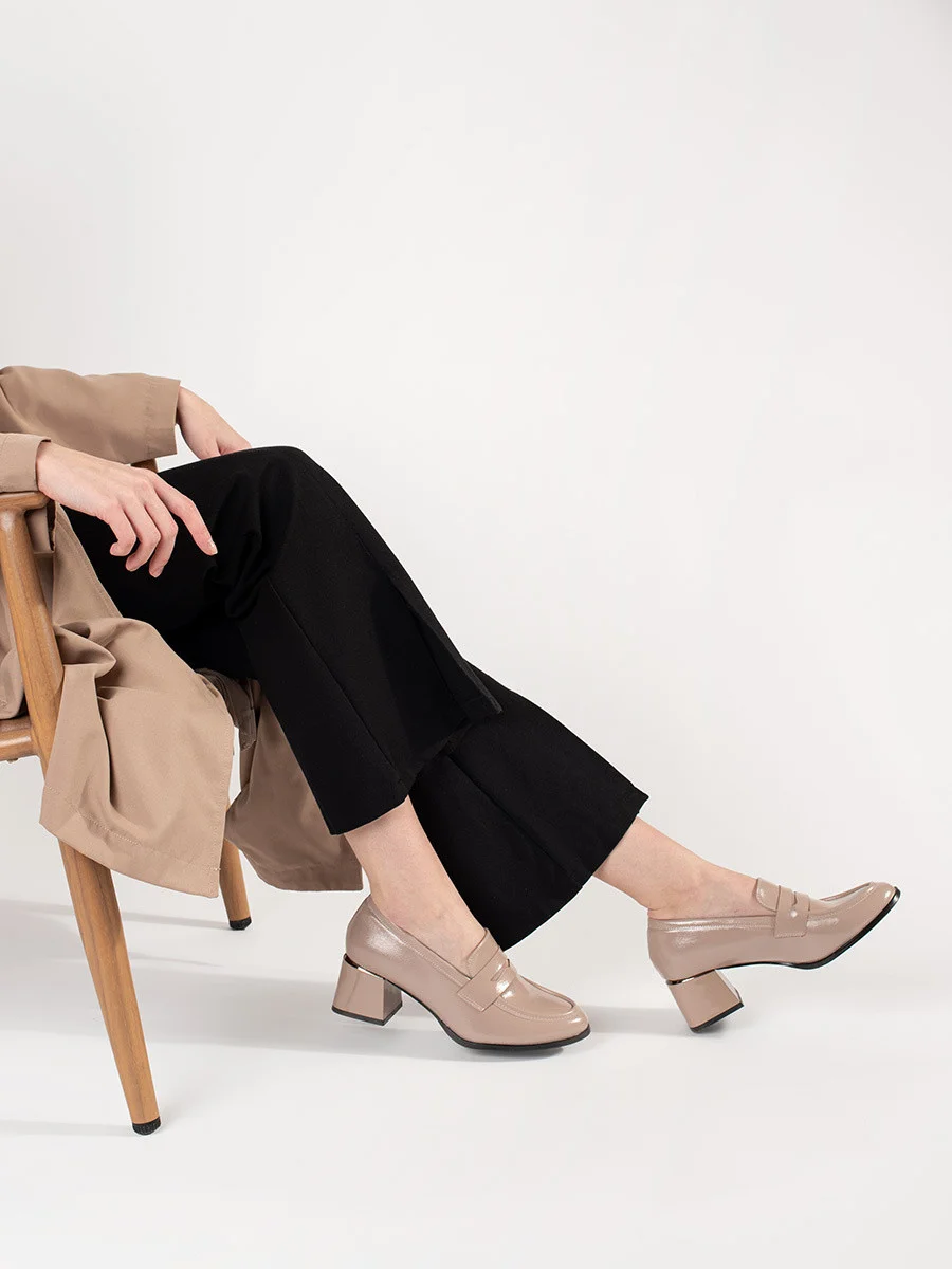 Praktické hnedé dámske poltopánky Obcas 36