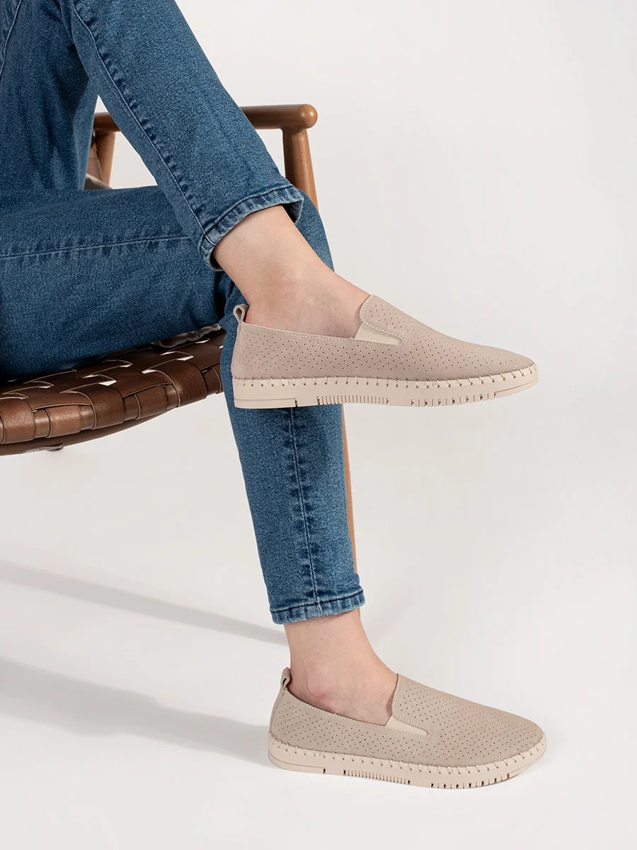 Originálne dámske hnedé mokasíny na plochom podpätku 36