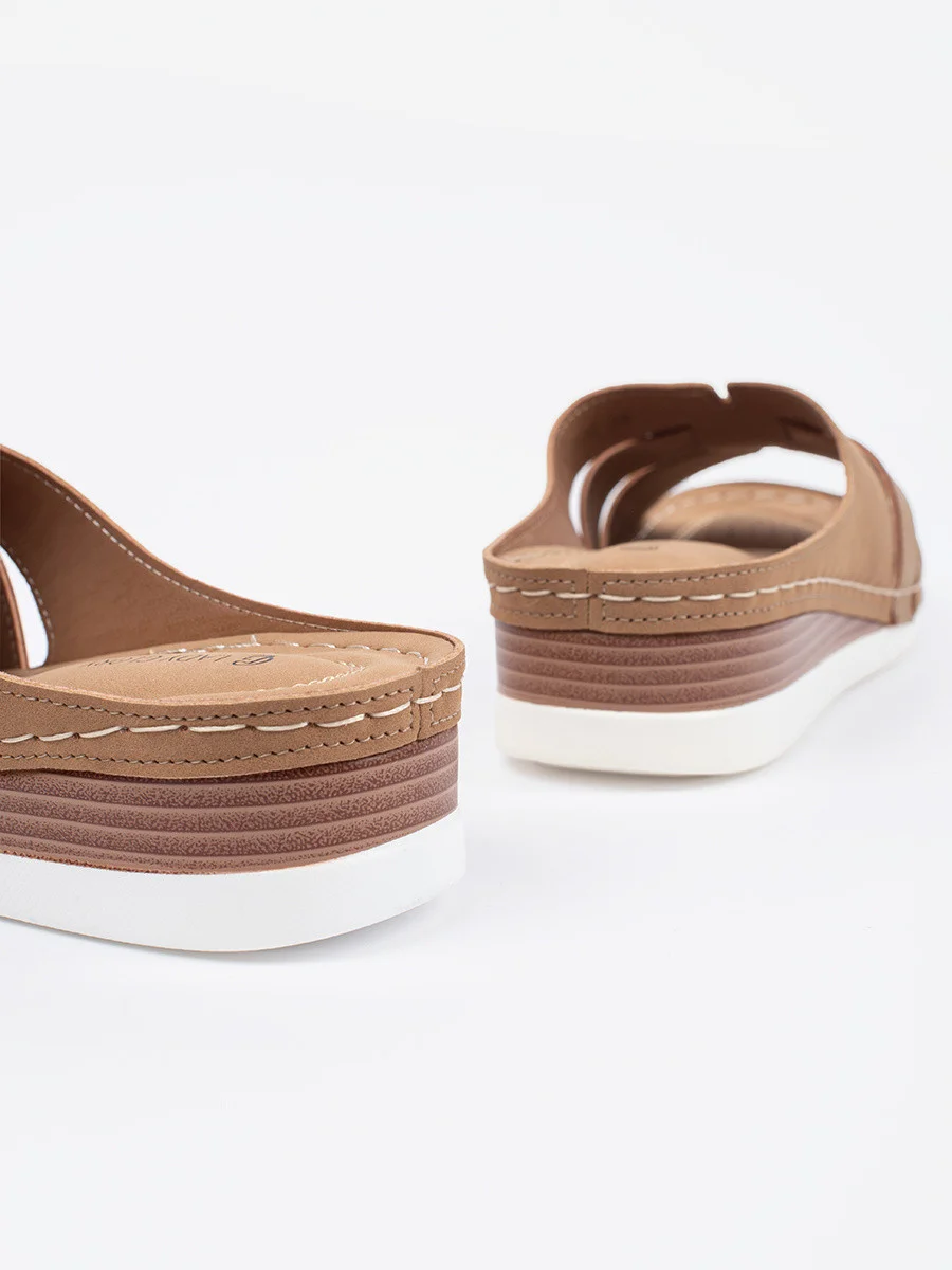 Pekné dámske hnedé ponožky s klinom 38