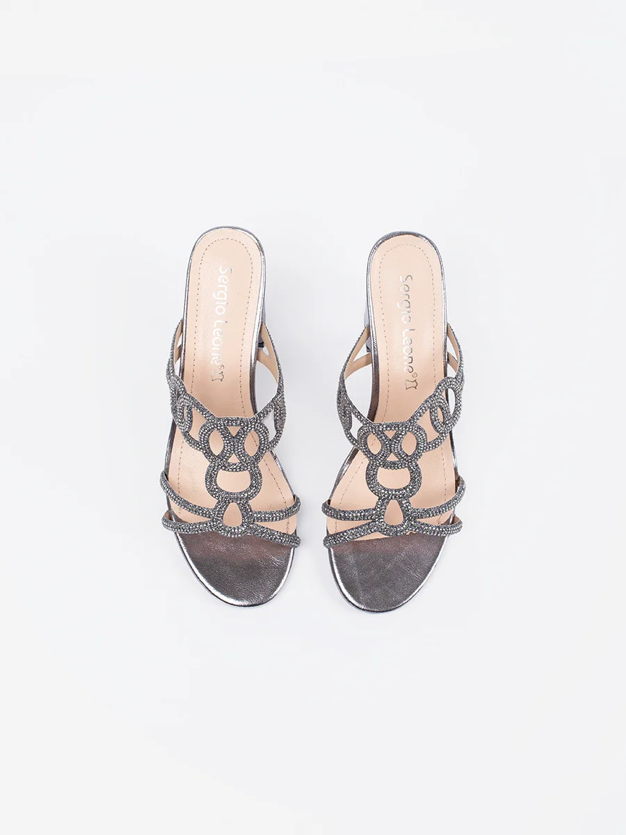 Štýlové dámske strieborné ponožky na širokom podpätku 37