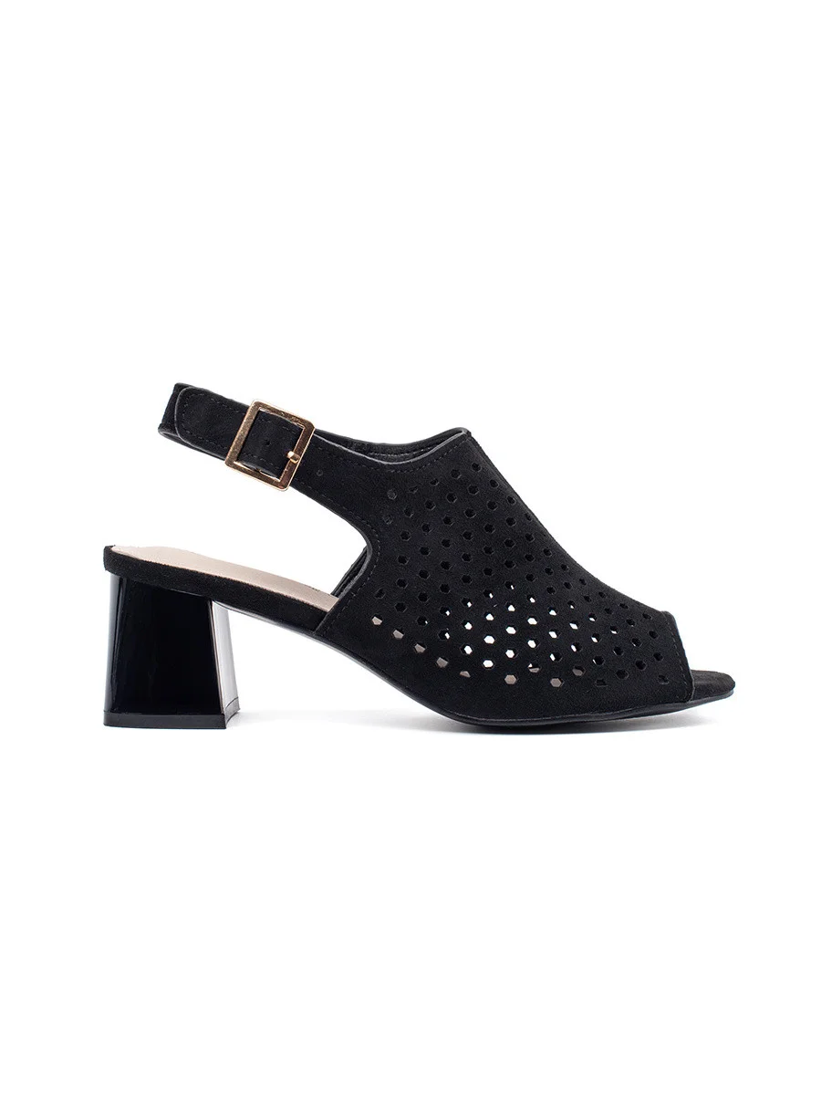 Vynikajúce dámske sandále čiernej farby na širokom podpätku 36