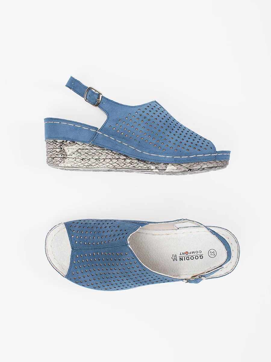 Praktické dámske sandále modré na klin 36