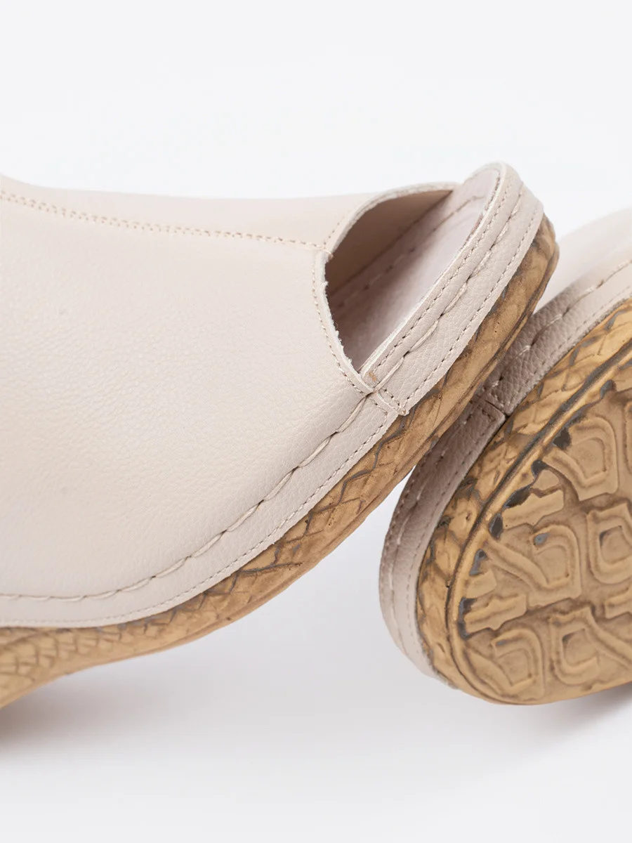 Zaujímavé dámske hnedé ponožky s klinom 39