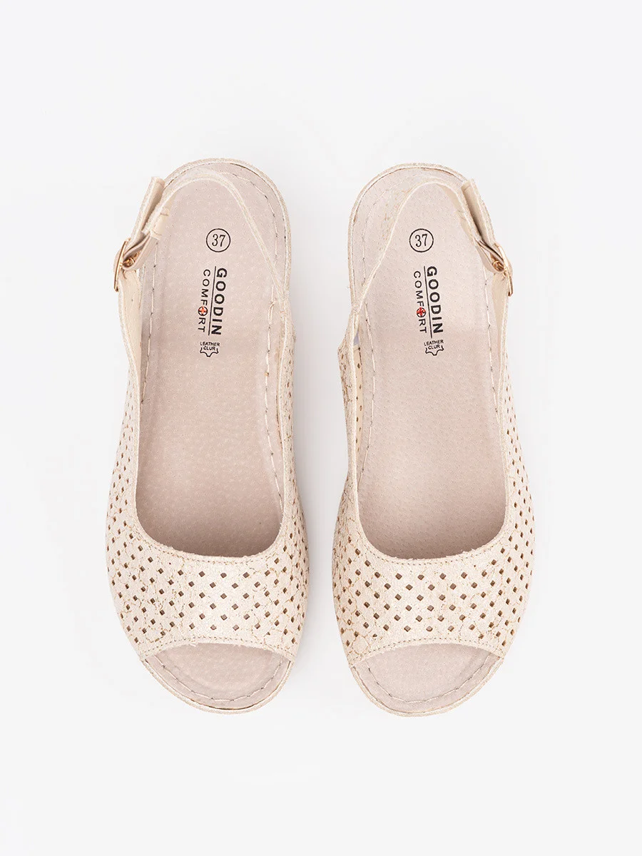 Jedinečné hnedé sandále na klinoch pre ženy 36