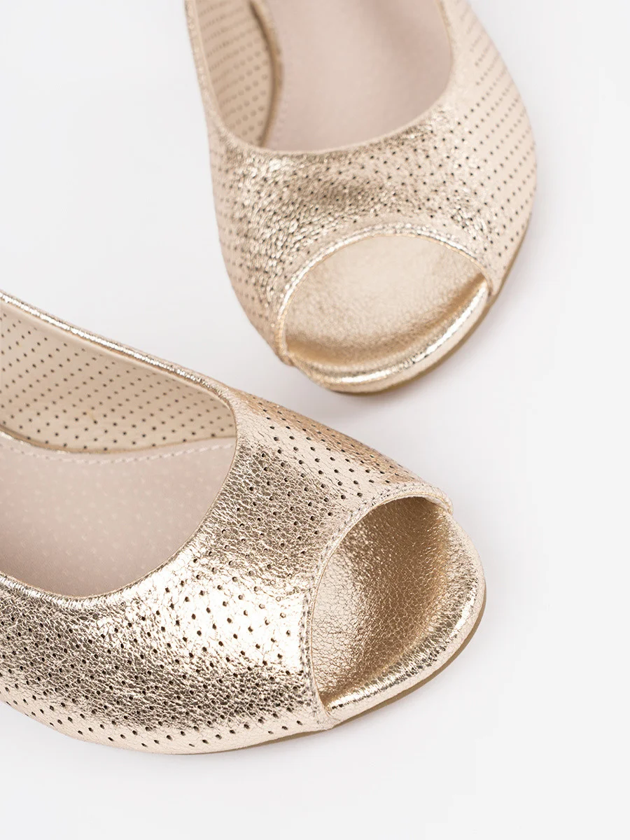 Módne zlaté dámske sandále Obcas 36