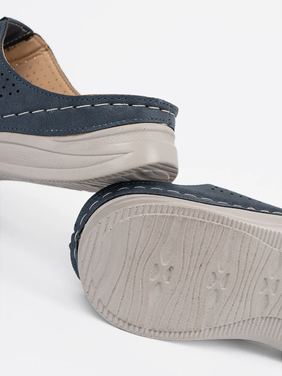 Jedinečné dámske modré ponožky na plochom podpätku 38