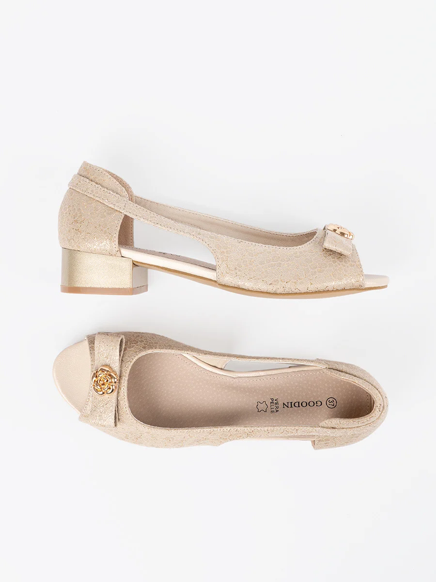 Praktické zlaté dámske topánky Obcas 36