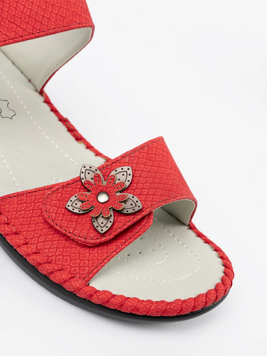 Krásne červené sandále bez podpätku 36