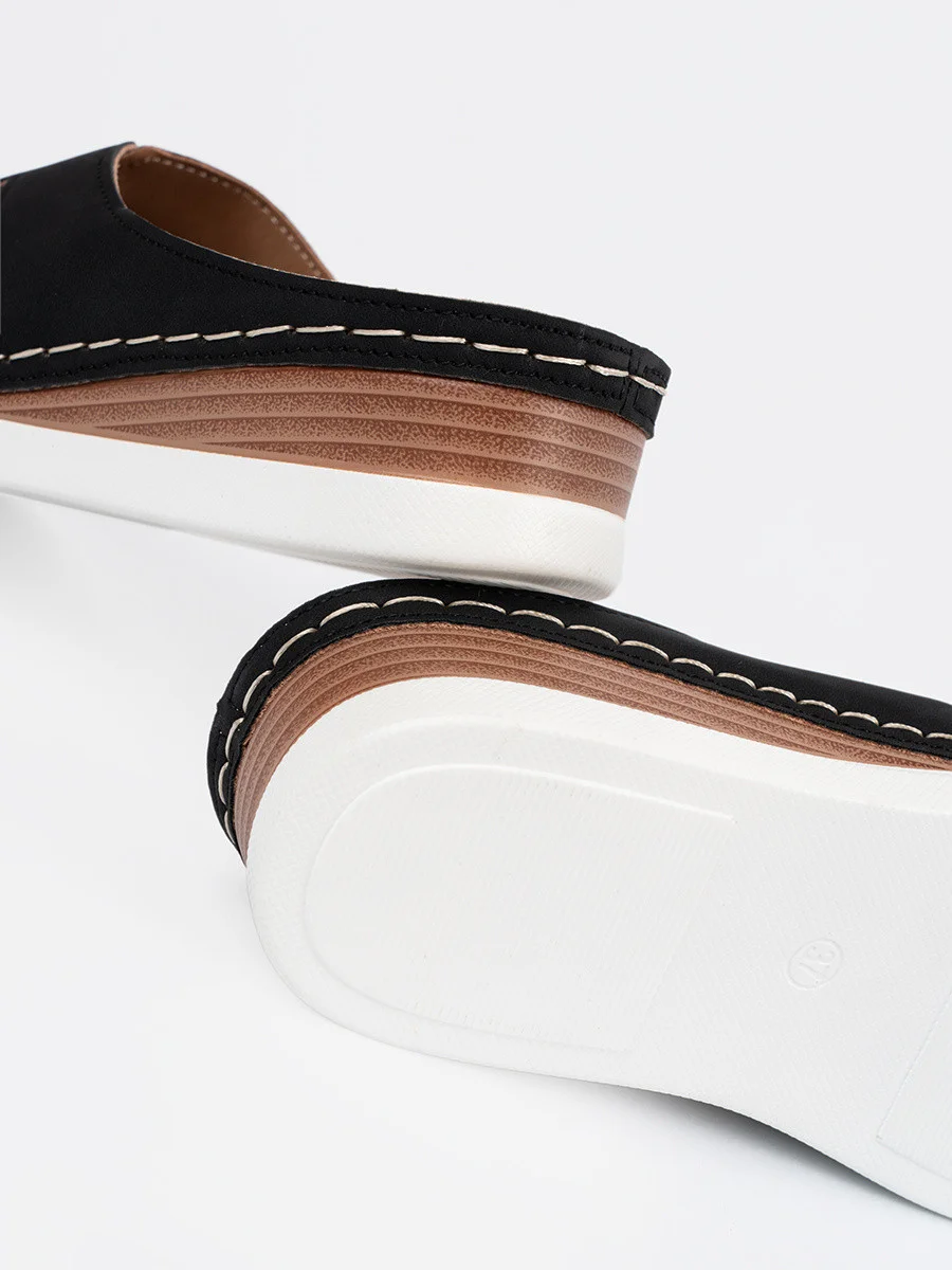 Pohodlné čierne dámske ponožky s platformou 36